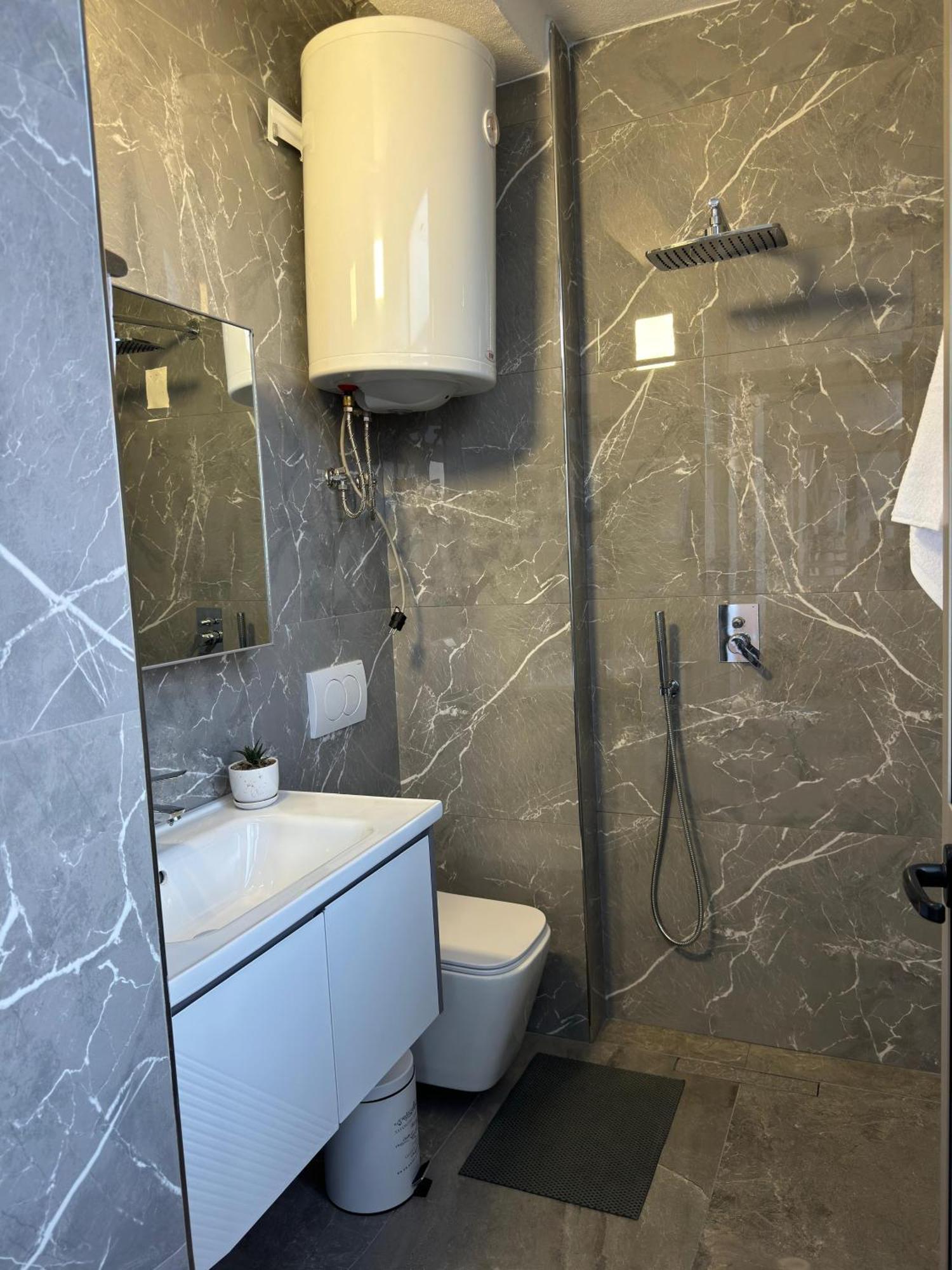 Erli Apartment Shkodër エクステリア 写真